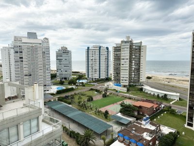 A pasos de Playa Brava en Torre con servicios!!!