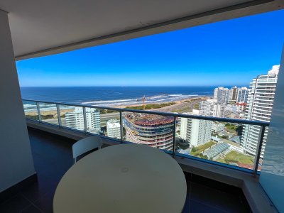 Piso alto con hermosa vista a Playa Brava!