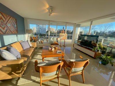  One, Punta del Este! Exclusivo apartamento a pasos del mar.