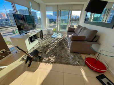 Hermoso apartamento esquinero en Playa Mansa!