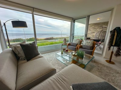 Exclusivo departamento en primera línea de Playa Mansa