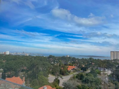 Piso alto en Av Roosevelt, alquiler de verano, Punta del Este!