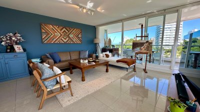  One, Punta del Este! Exclusivo apartamento a pasos del mar.