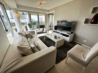 Punta de Este, Apartamento de 3 dormitorios a metros del mar y al Hotel Conrad.