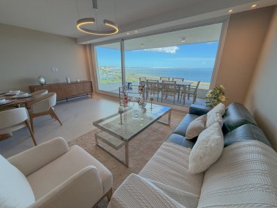 Frente al mar y laguna en un complejo que lo tiene todo.