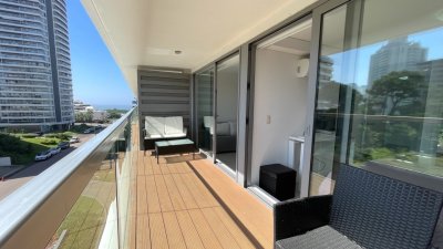 Apartamento en venta en Playa Brava. Un Dormitorio y medio a 150 mts del Mar !!