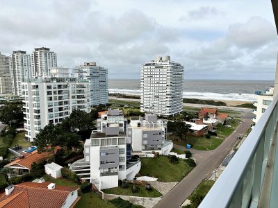 Wind Tower, Edificio con amplios servicios.