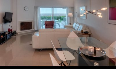 Venta de Apartamento 2 DORMITORIOS en Playa Mansa, Punta del Este.
