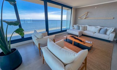 Venetian. Exclusivo apartamento frente al Mar en Playa Mansa!