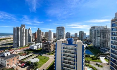 Apartamento a estrenar en piso alto, Playa Brava!