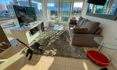 Hermoso apartamento esquinero en Playa Mansa!