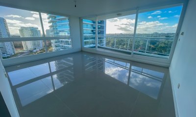 Piso alto en exclusiva Torre de Punta del Este.