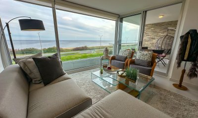 Exclusivo departamento en primera línea de Playa Mansa