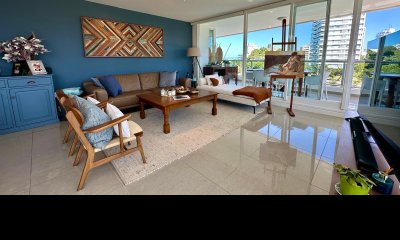 One, Punta del Este! Exclusivo apartamento a pasos del mar.