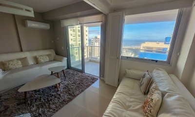 Hermoso piso alto con vistas al mar en parada 3 de Playa Brava