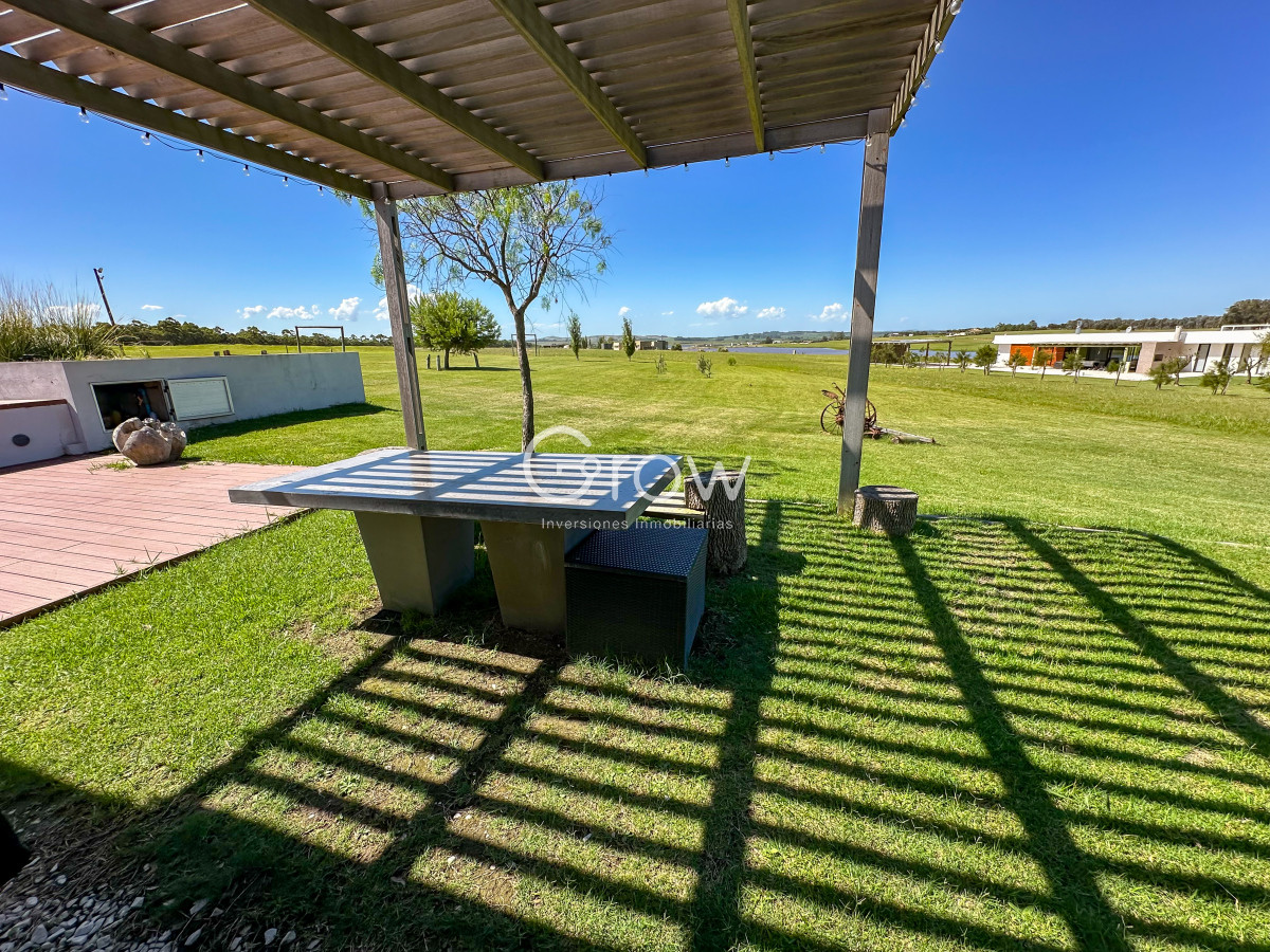 Casa ID.2406 - Hermosa casa en Laguna de los Cisnes. 