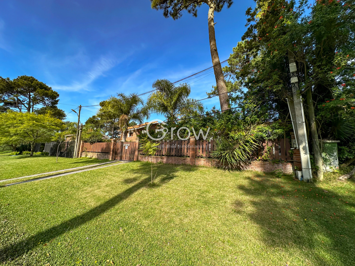 Casa ID.2699 - Casa en venta 2 dormitorios en Pinares en muy buen estado