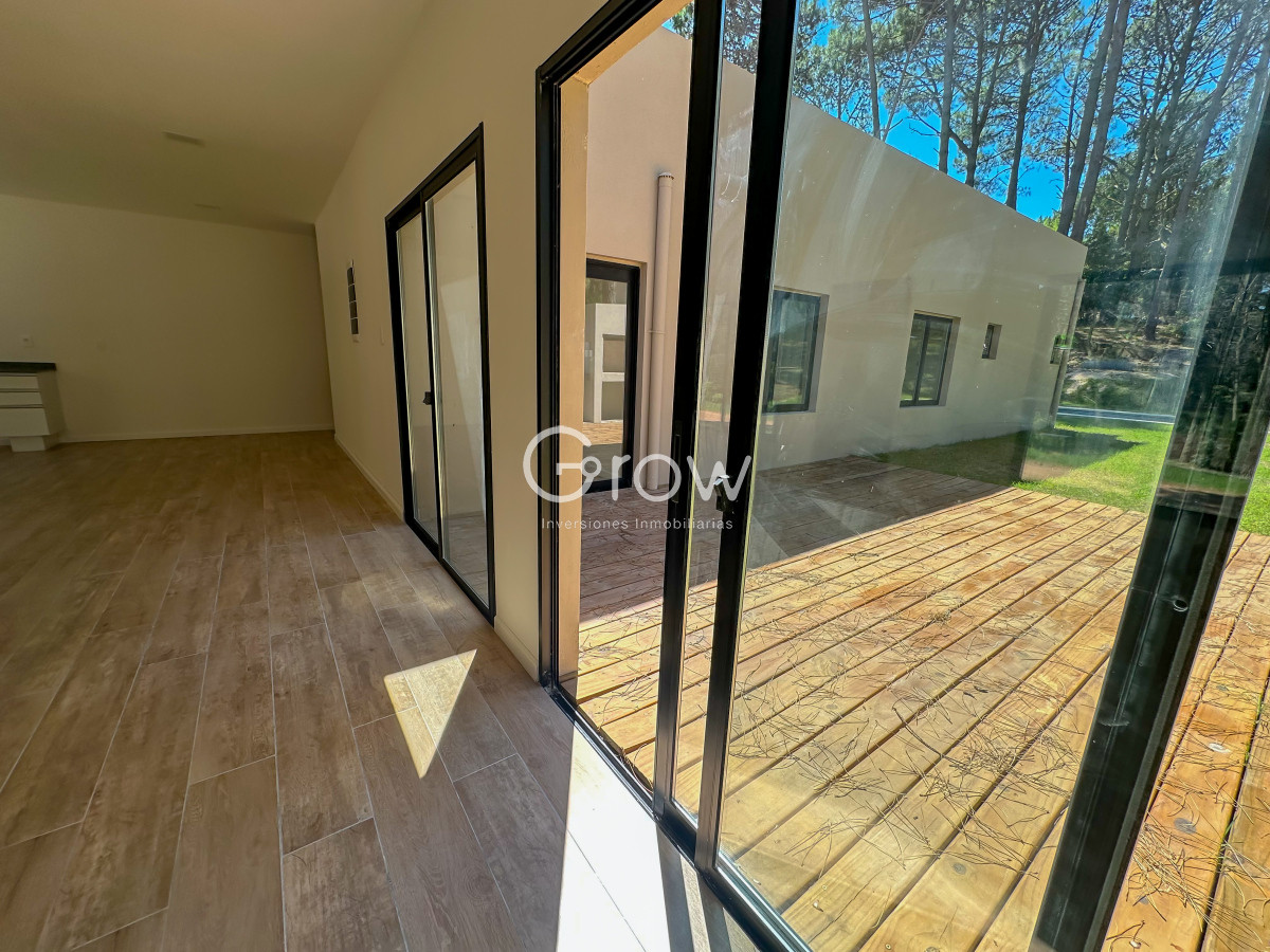 Casa ID.1856 - Casas  moderna a estrenar en Laguna del Sauce, Punta del Este.