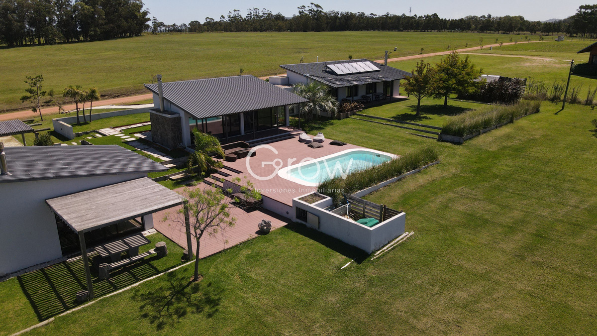 Casa ID.2406 - Hermosa casa en Laguna de los Cisnes. 