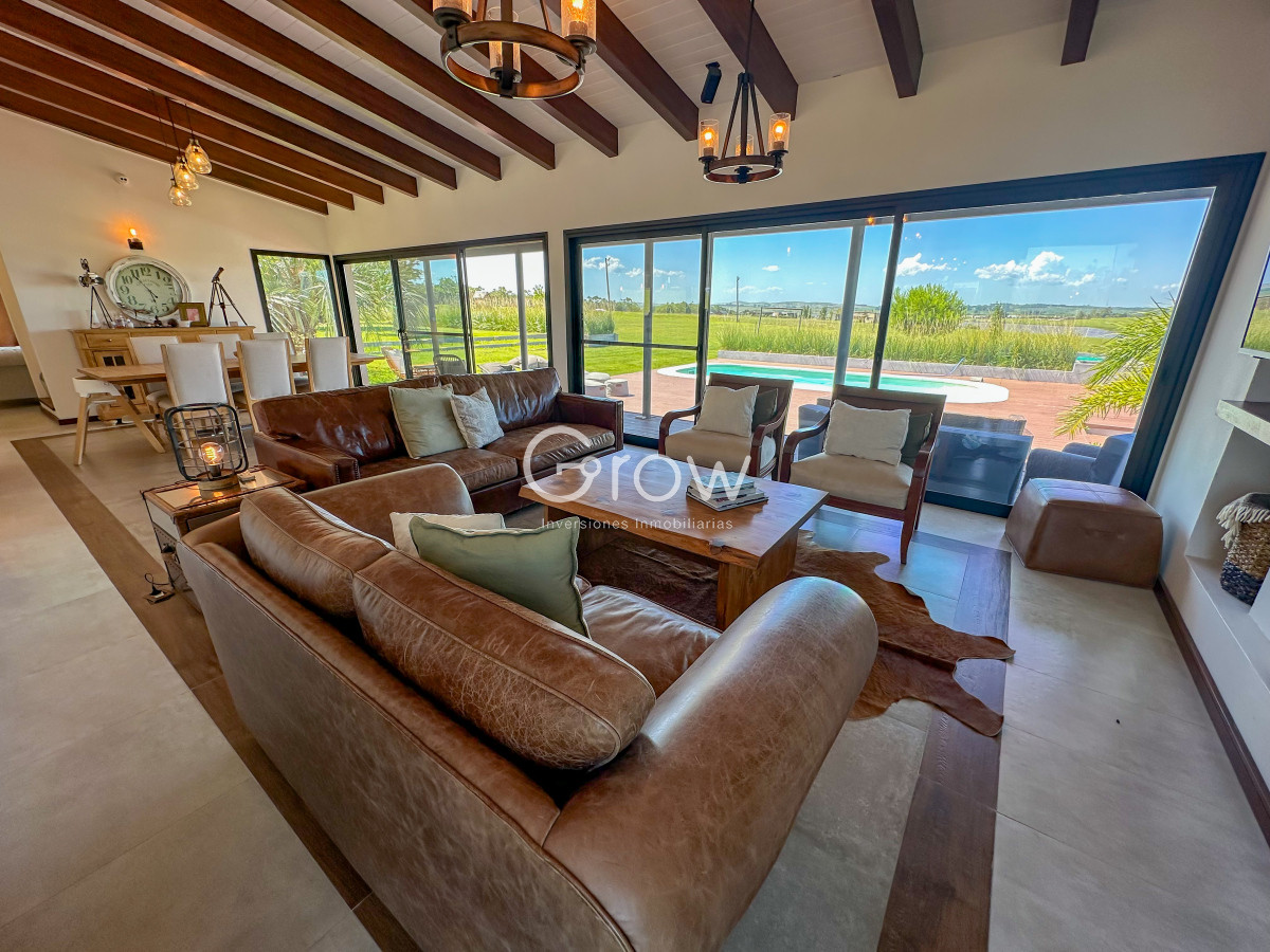 Casa ID.2406 - Hermosa casa en Laguna de los Cisnes. 