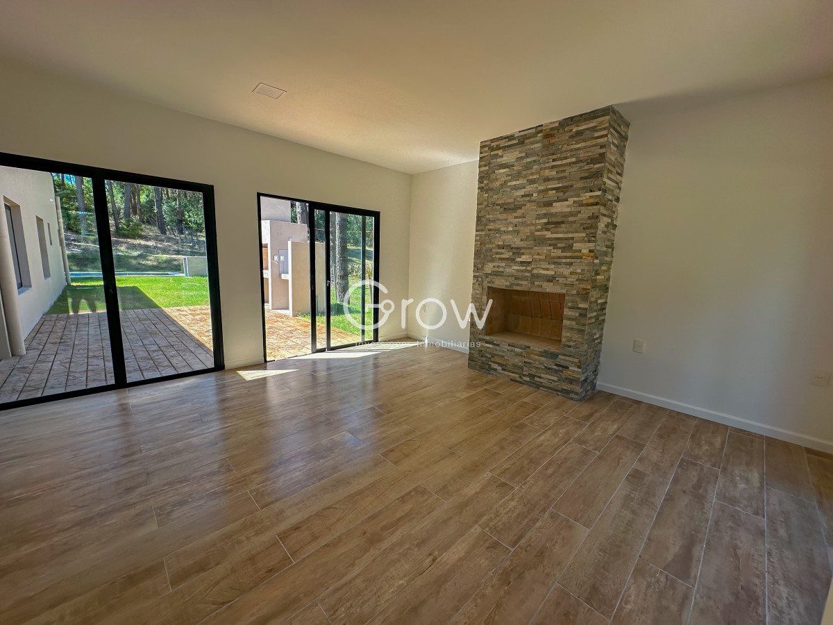 Casa ID.1856 - Casas  moderna a estrenar en Laguna del Sauce, Punta del Este.