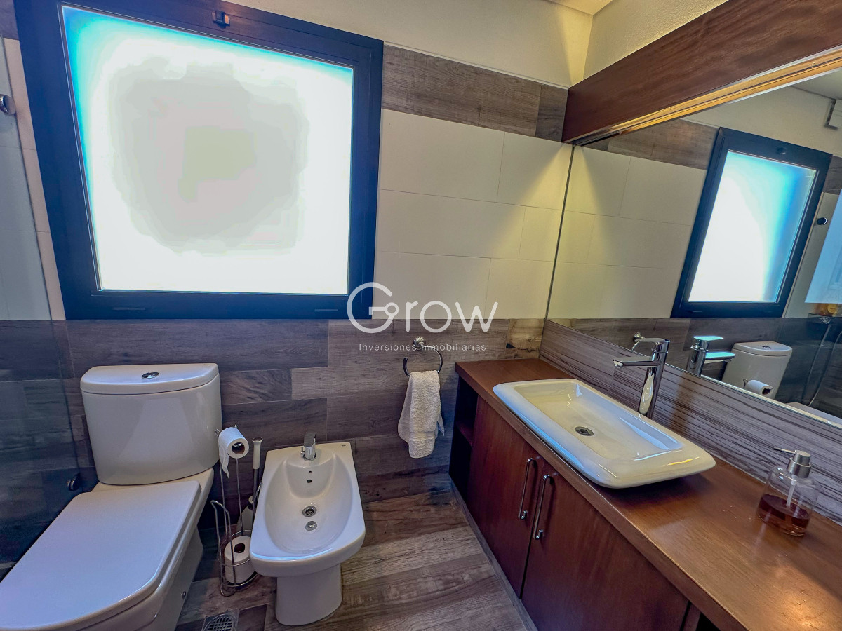 Casa ID.2406 - Hermosa casa en Laguna de los Cisnes. 