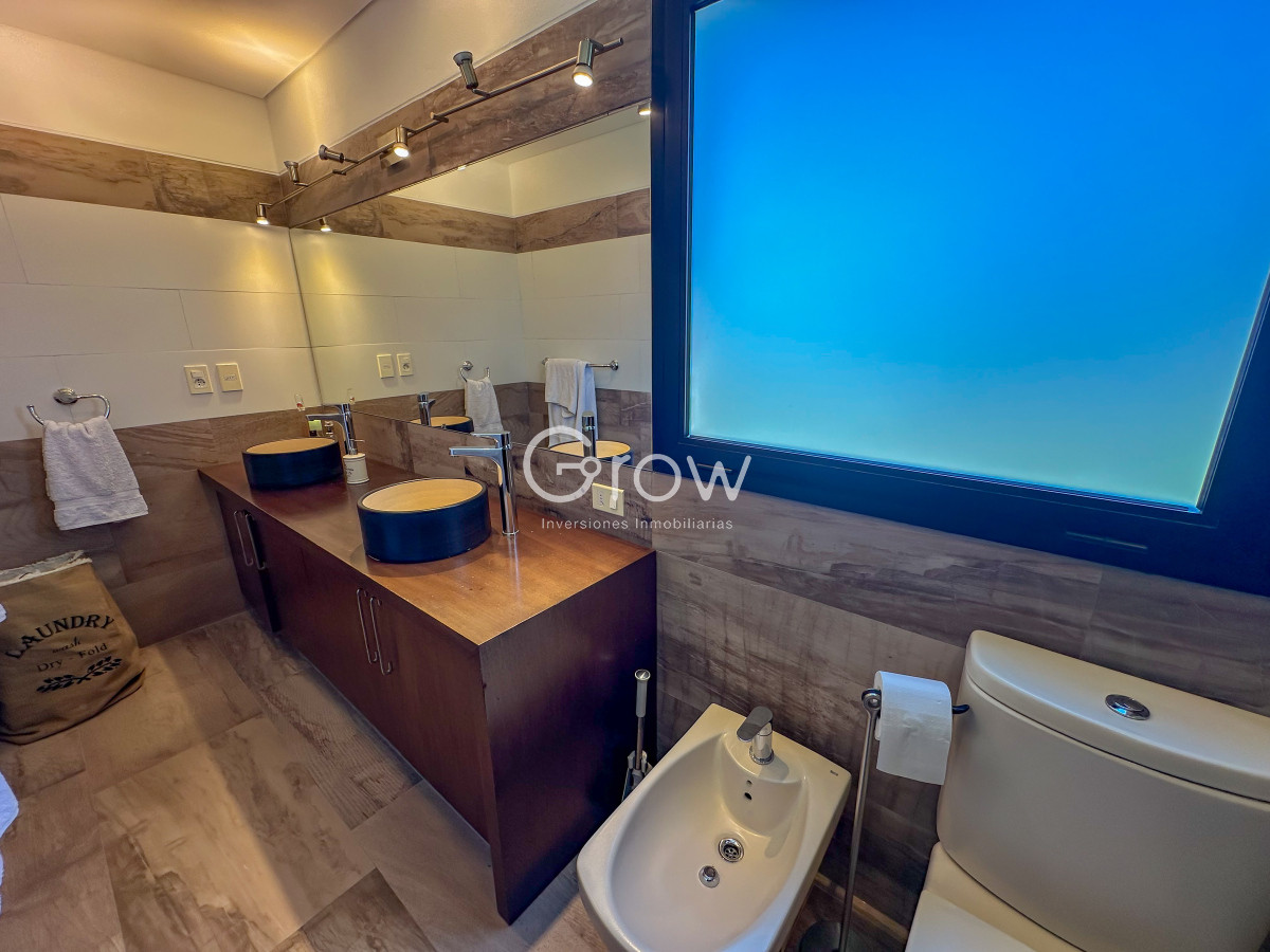 Casa ID.2406 - Hermosa casa en Laguna de los Cisnes. 