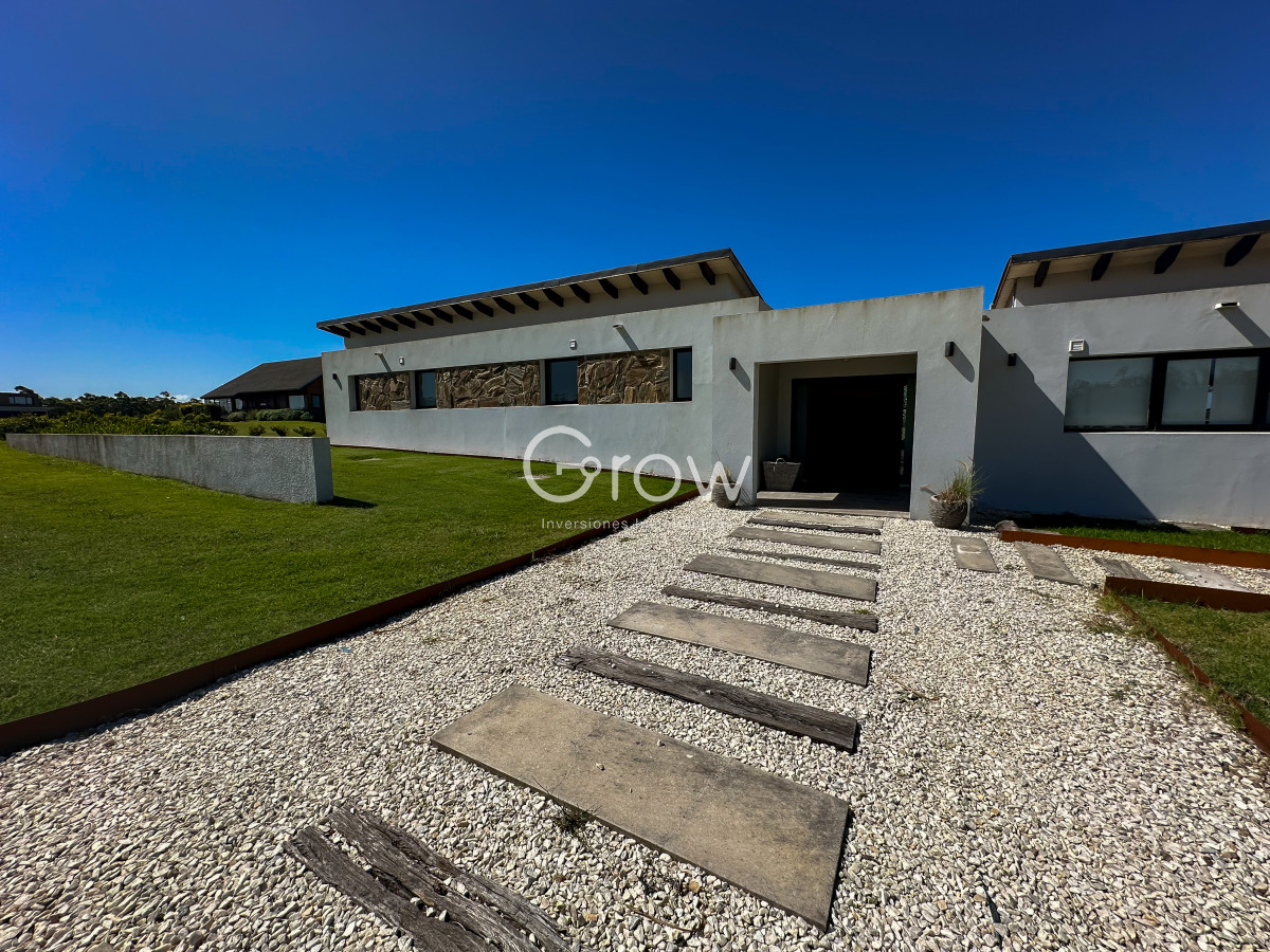 Casa ID.2406 - Hermosa casa en Laguna de los Cisnes. 