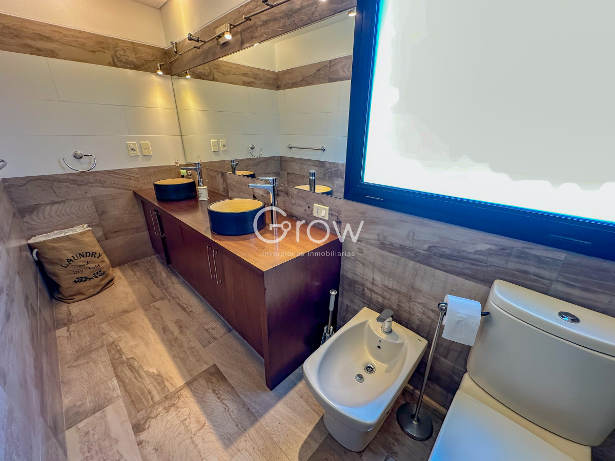 Casa ID.2406 - Hermosa casa en Laguna de los Cisnes. 