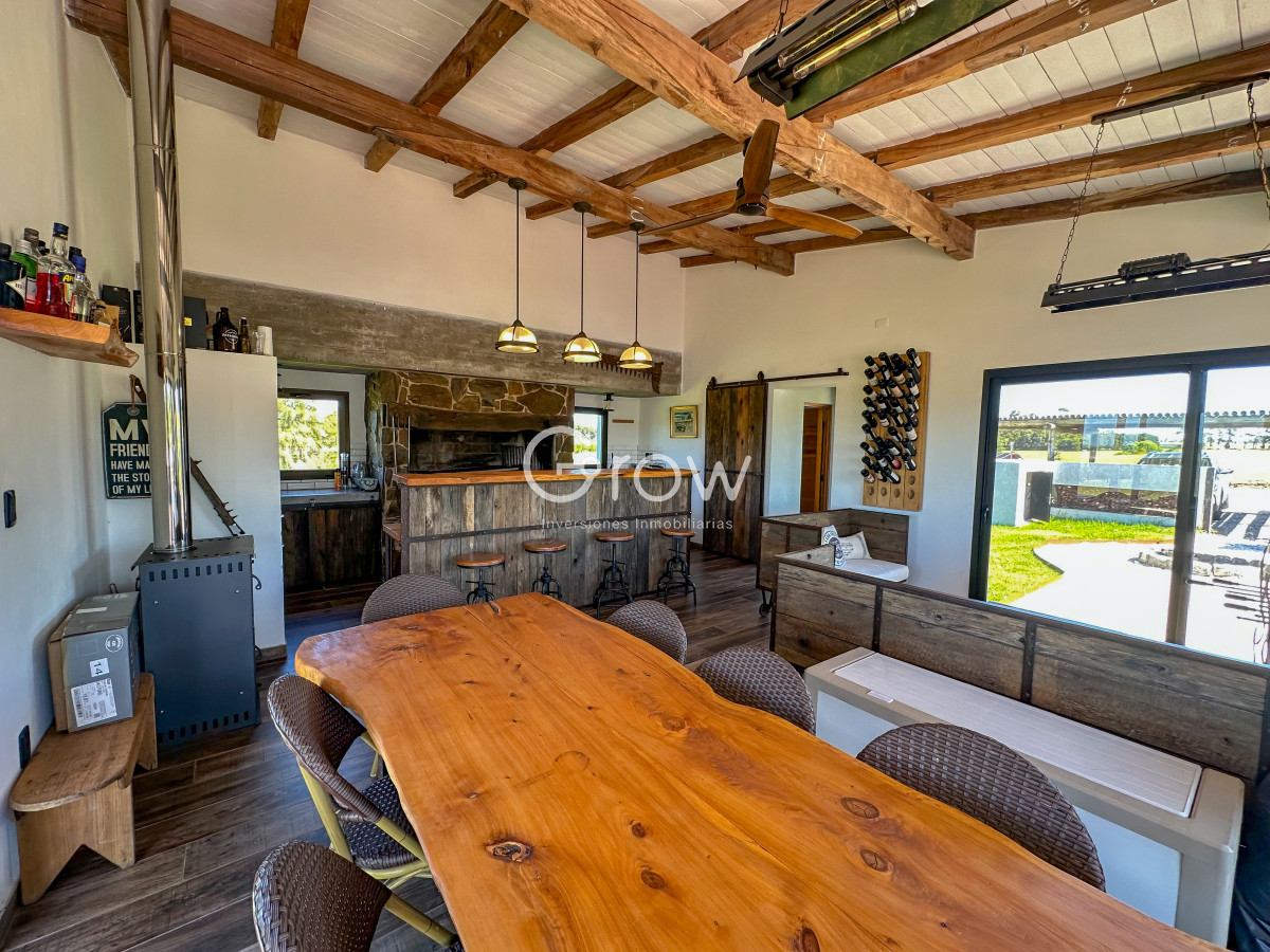 Casa ID.2406 - Hermosa casa en Laguna de los Cisnes. 