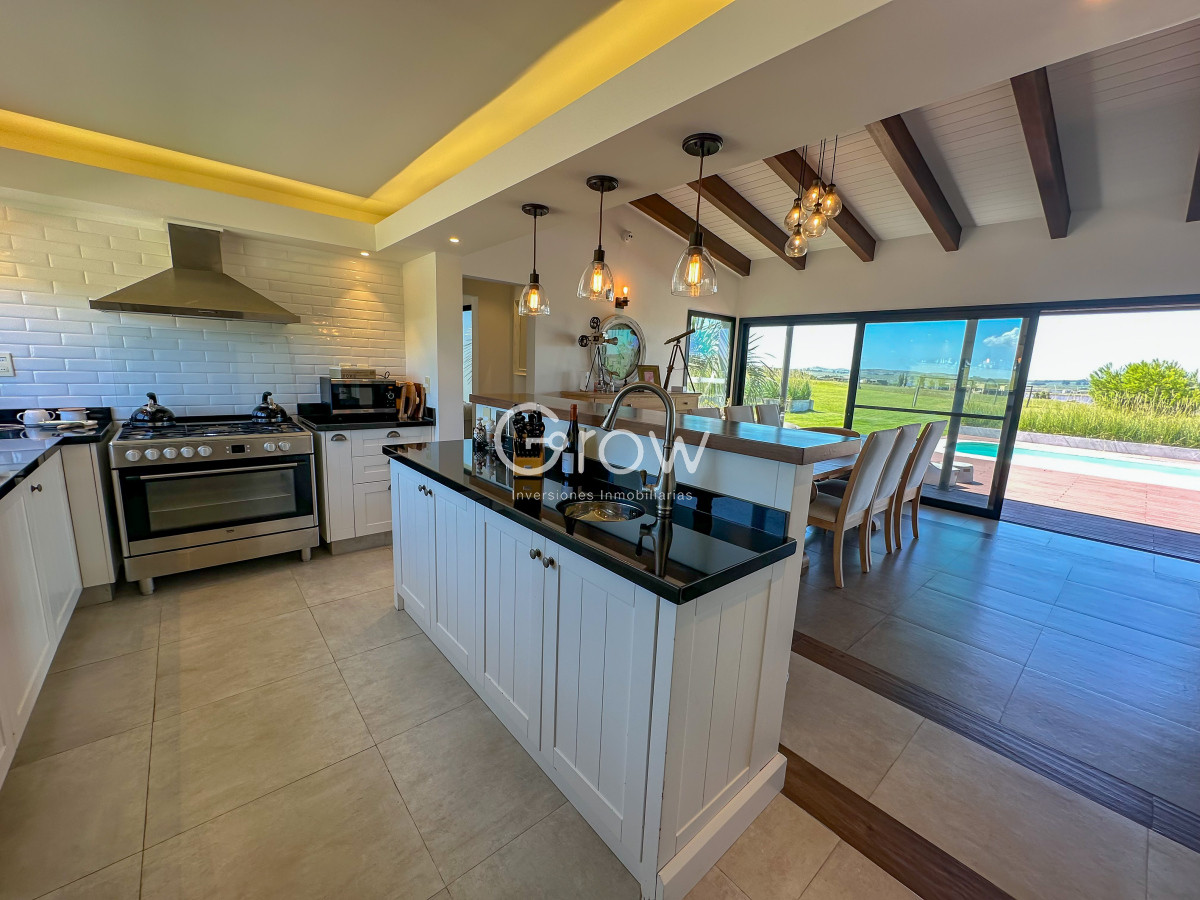 Casa ID.2406 - Hermosa casa en Laguna de los Cisnes. 