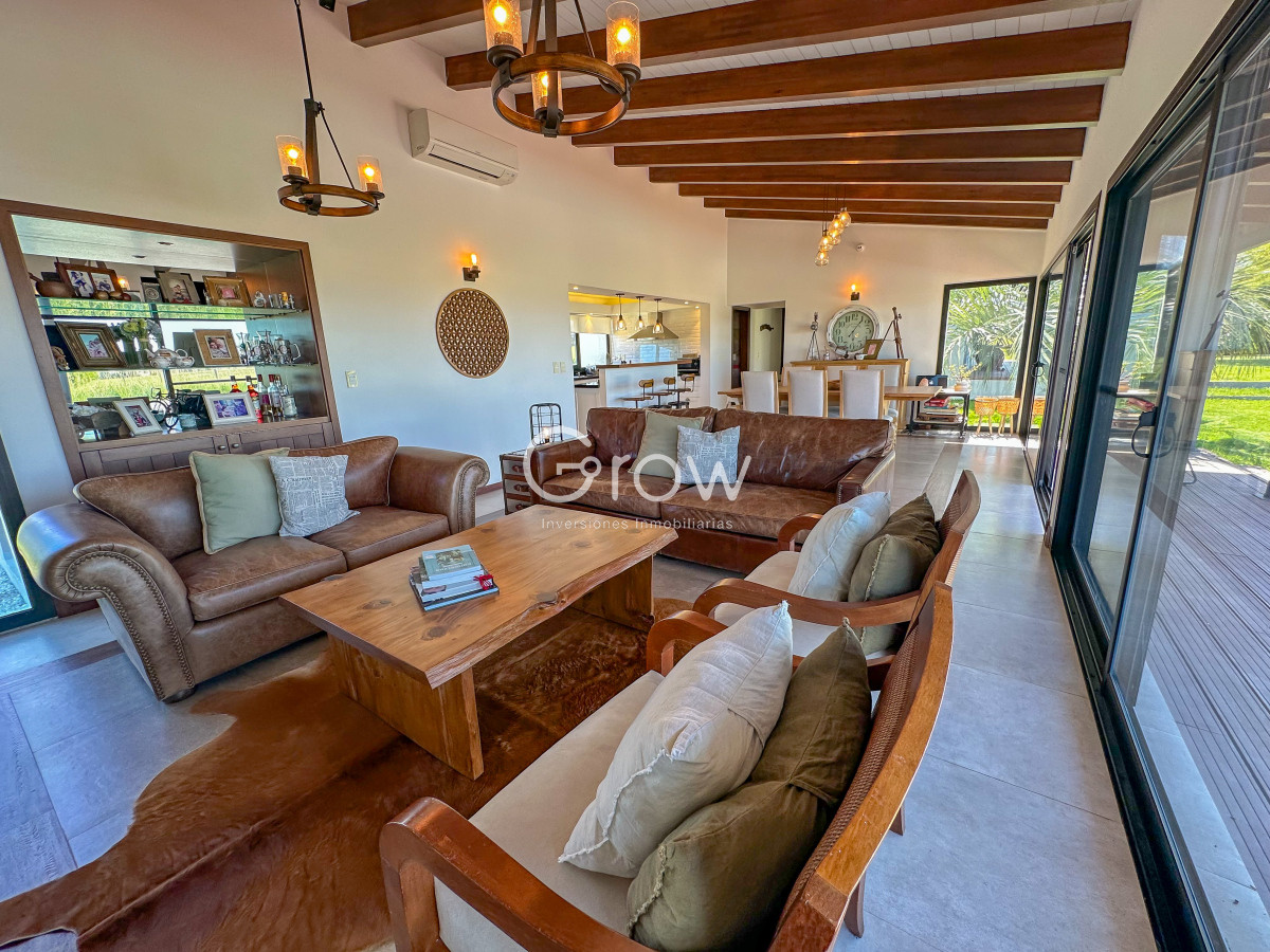 Casa ID.2406 - Hermosa casa en Laguna de los Cisnes. 