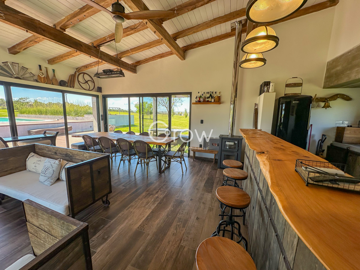 Casa ID.2406 - Hermosa casa en Laguna de los Cisnes. 