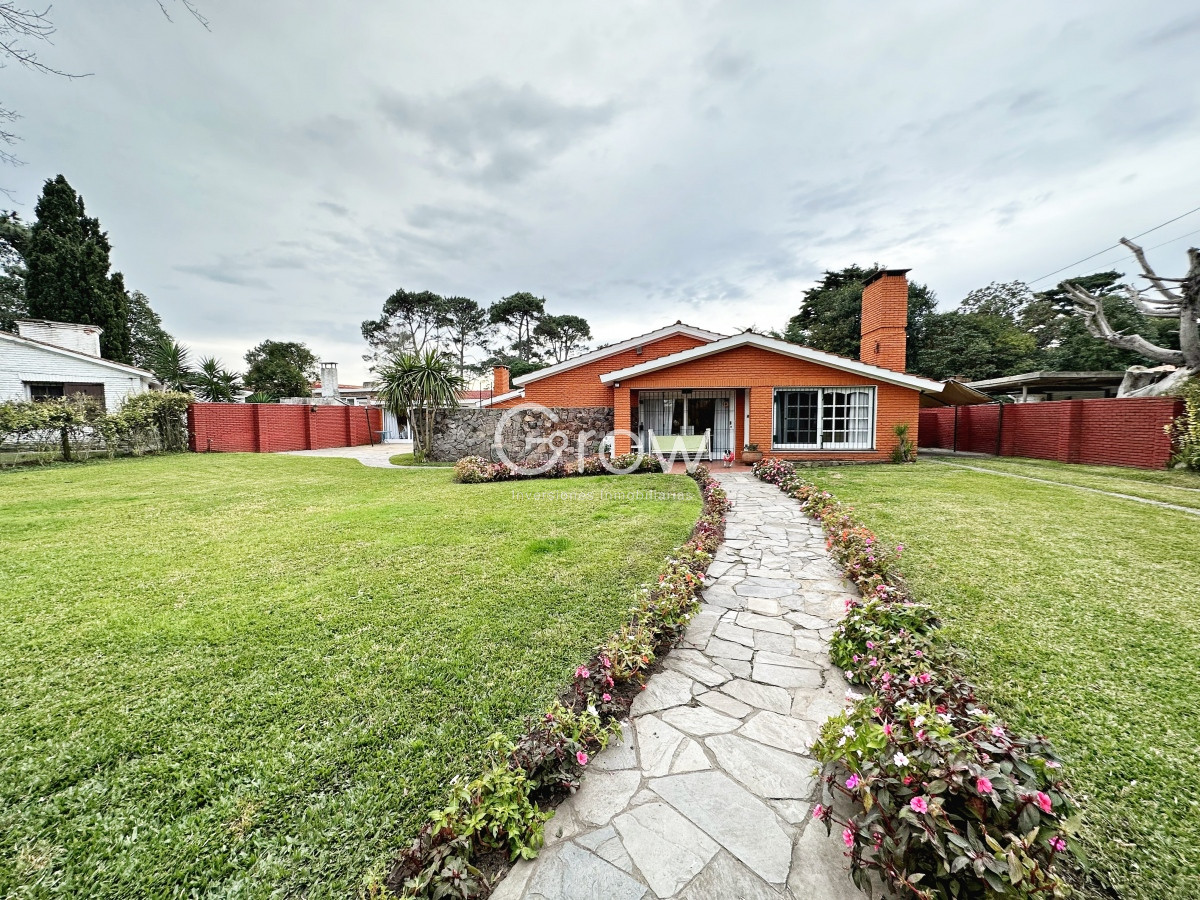 Casa ID.10 - Casa en barrio Cantegril en venta.