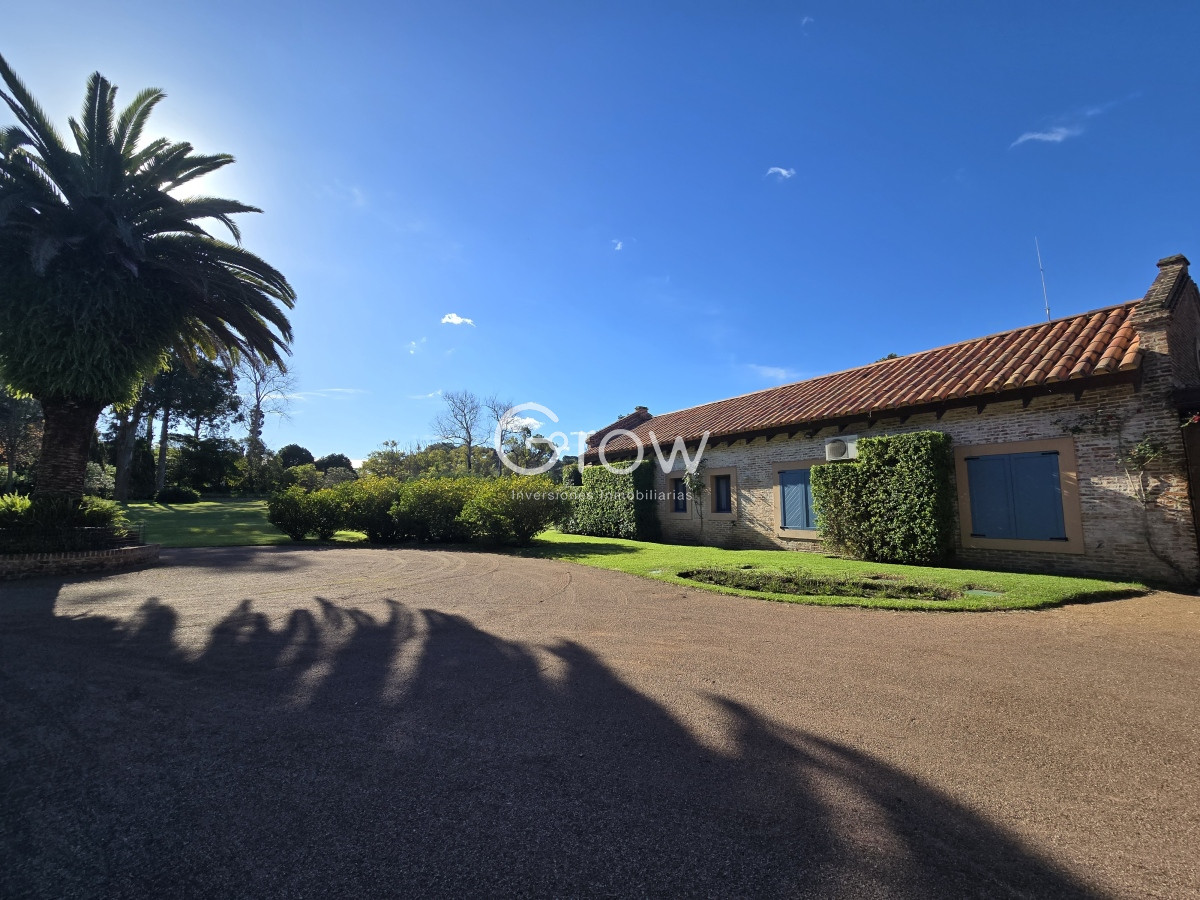 Casa ID.2 - Casa en el Golf con gran lote a pasos del mar