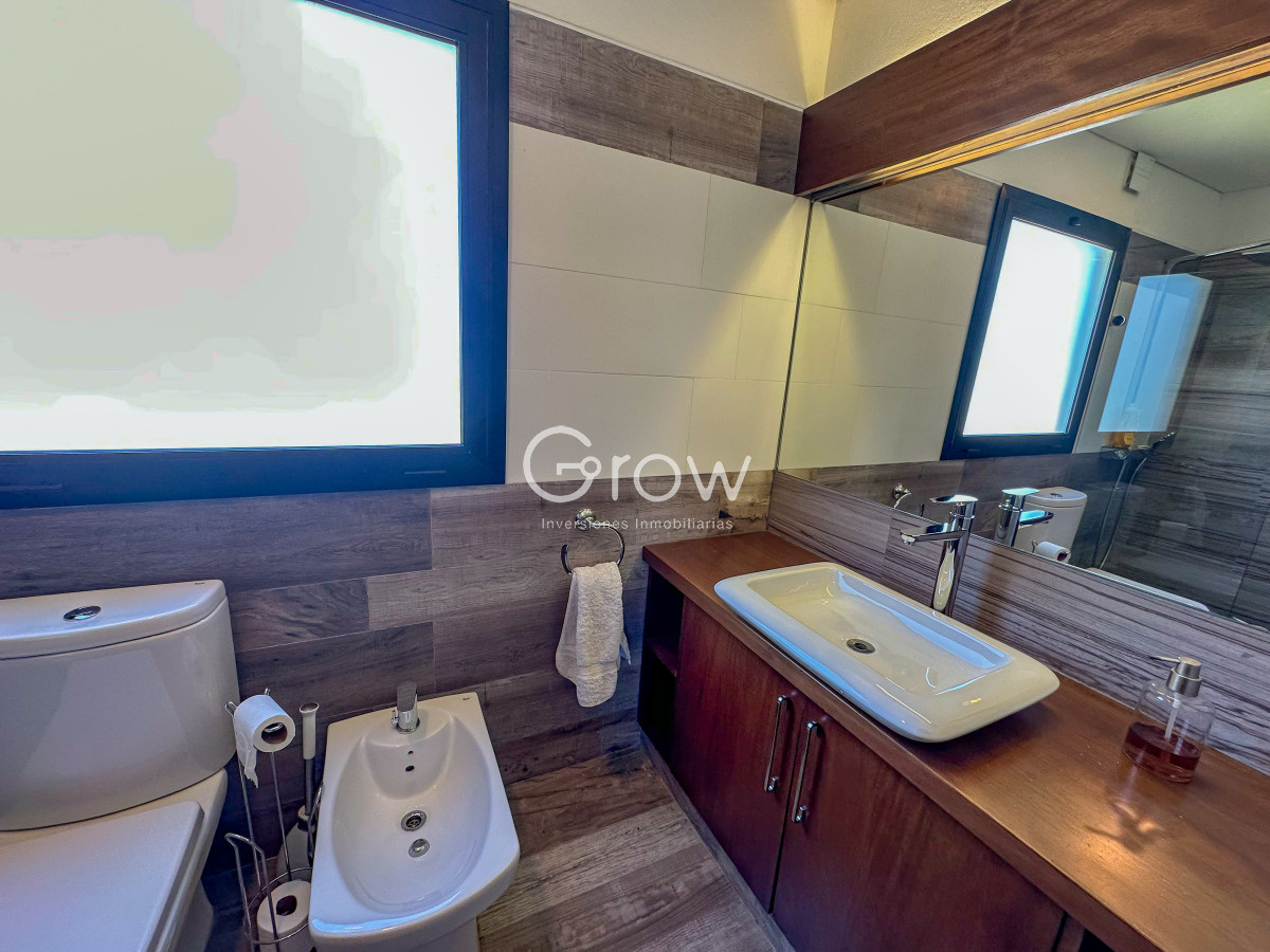 Casa ID.2406 - Hermosa casa en Laguna de los Cisnes. 