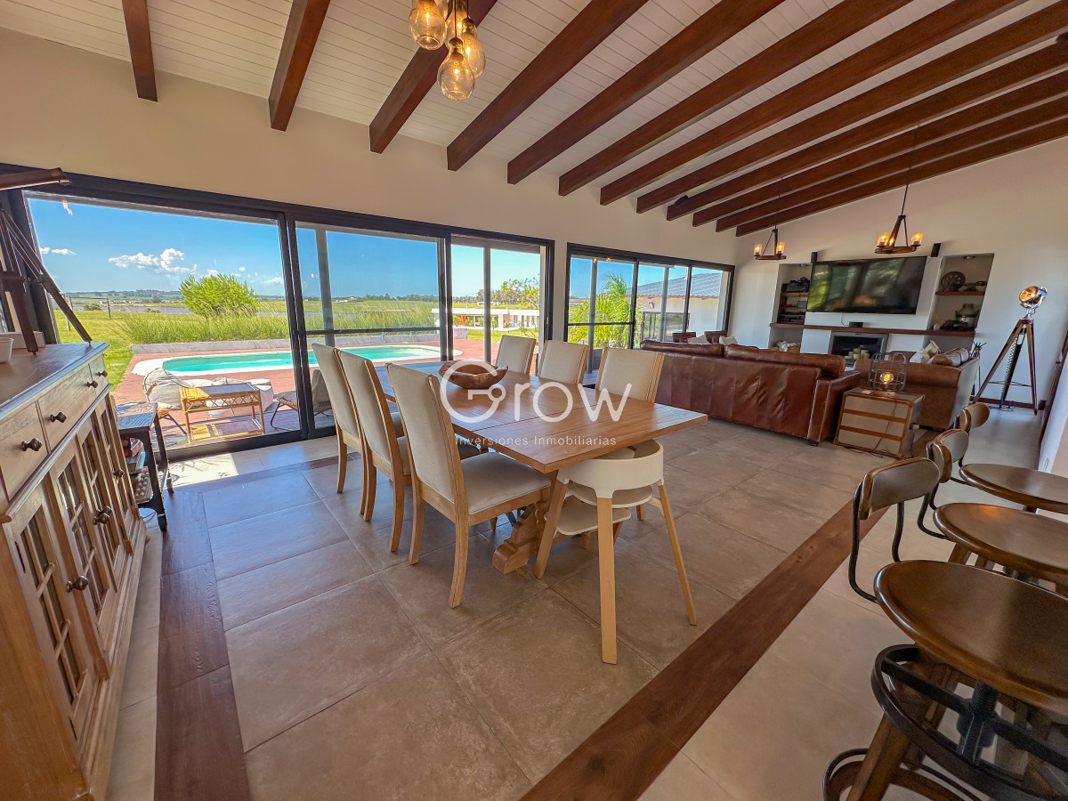 Casa ID.2406 - Hermosa casa en Laguna de los Cisnes. 