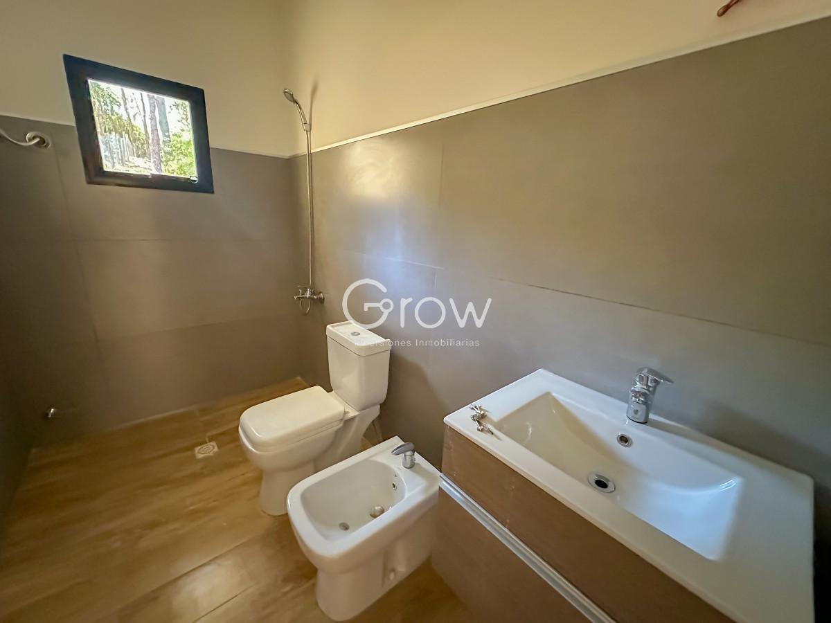 Casa ID.1856 - Casas  moderna a estrenar en Laguna del Sauce, Punta del Este.