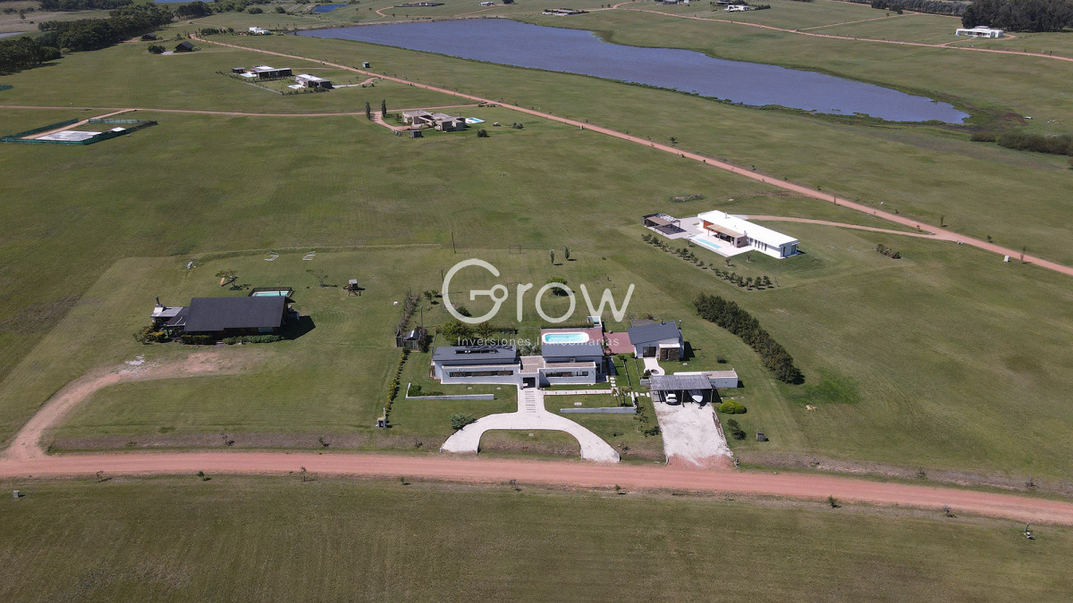 Casa ID.2406 - Hermosa casa en Laguna de los Cisnes. 