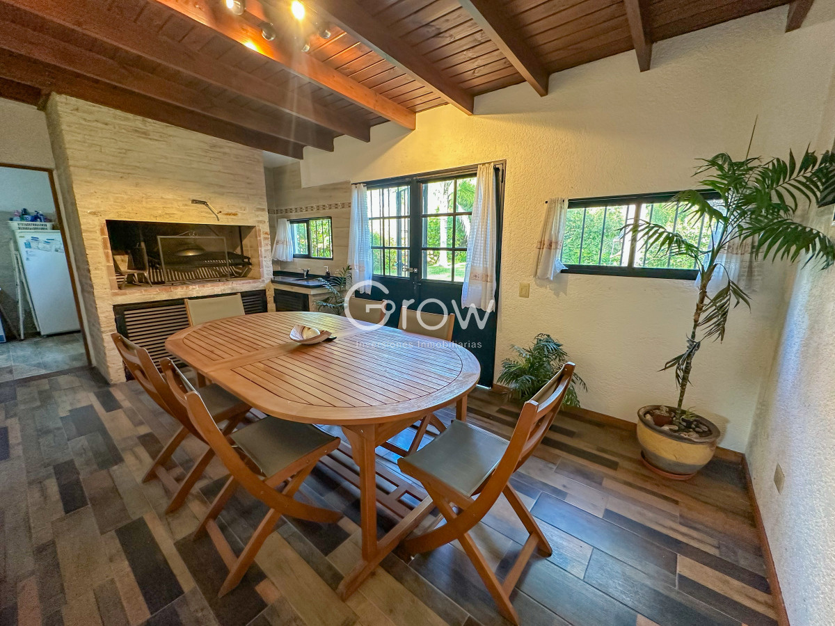 Casa ID.2699 - Casa en venta 2 dormitorios en Pinares en muy buen estado