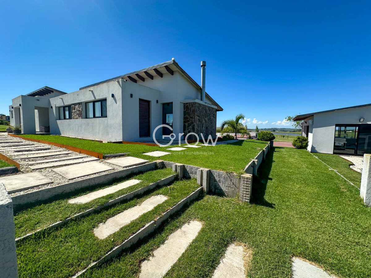 Casa ID.2406 - Hermosa casa en Laguna de los Cisnes. 