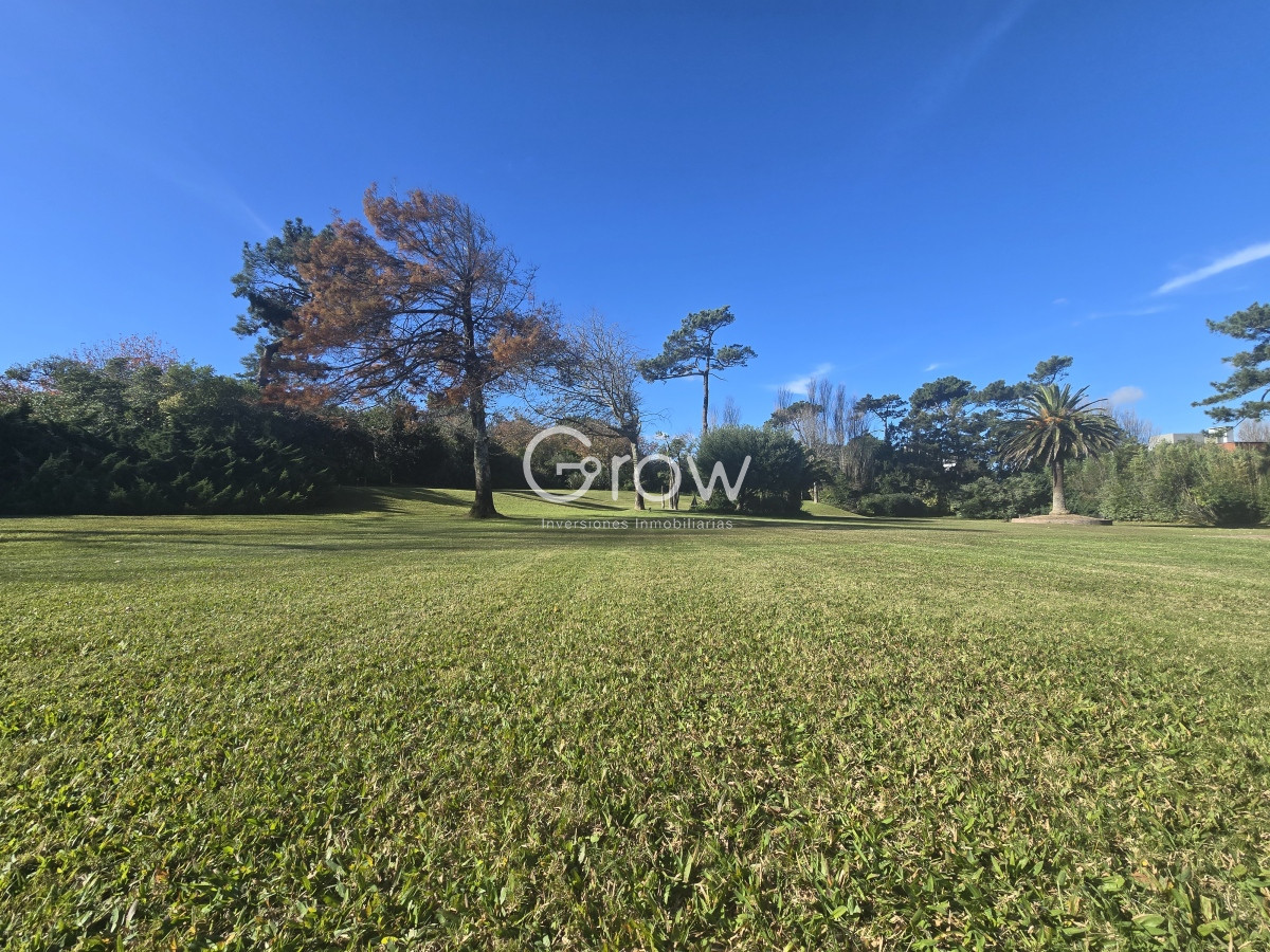 Casa ID.2 - Casa en el Golf con gran lote a pasos del mar