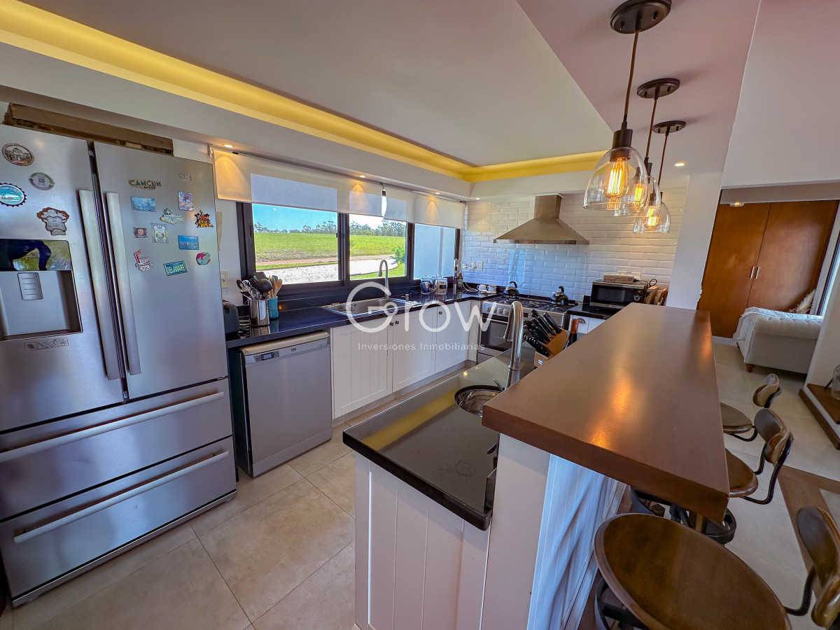 Casa ID.2406 - Hermosa casa en Laguna de los Cisnes. 