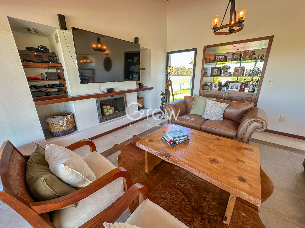 Casa ID.2406 - Hermosa casa en Laguna de los Cisnes. 