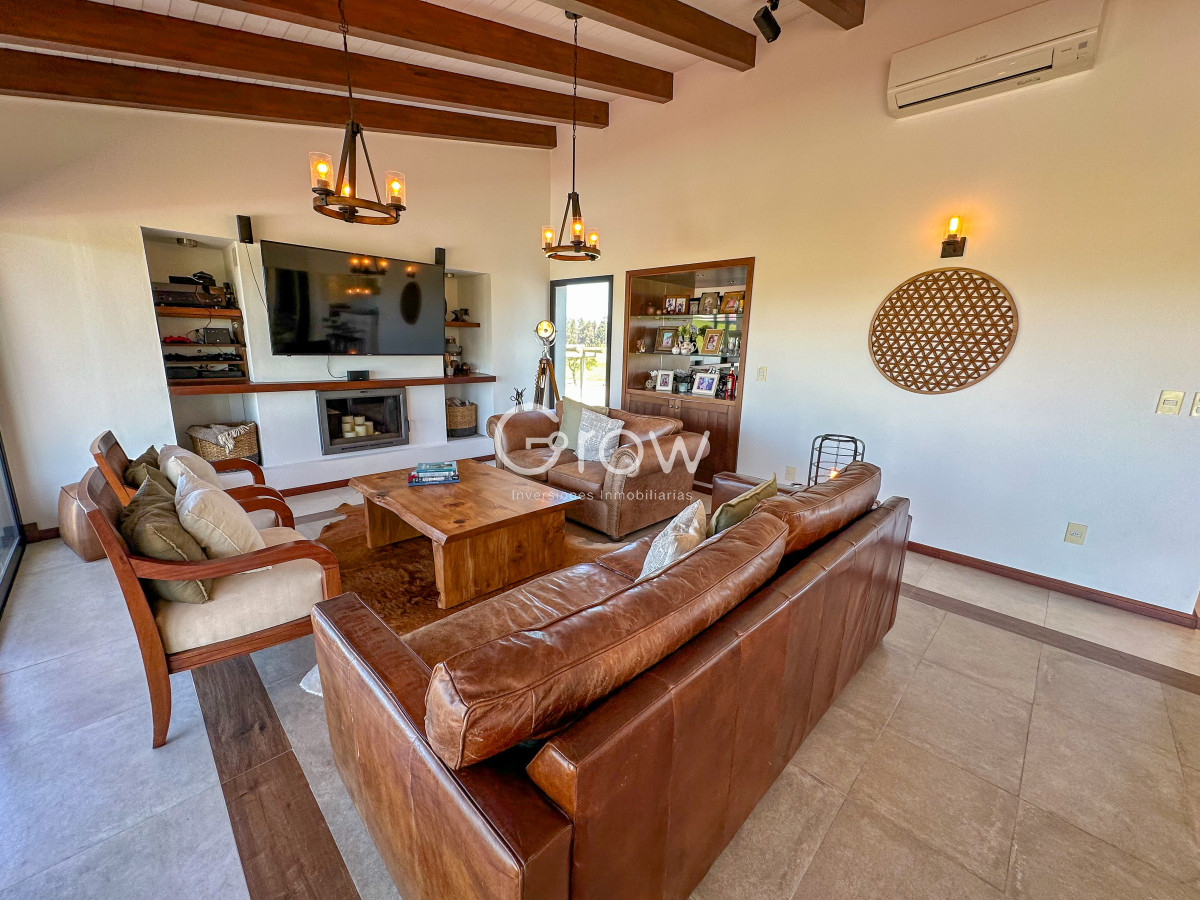 Casa ID.2406 - Hermosa casa en Laguna de los Cisnes. 