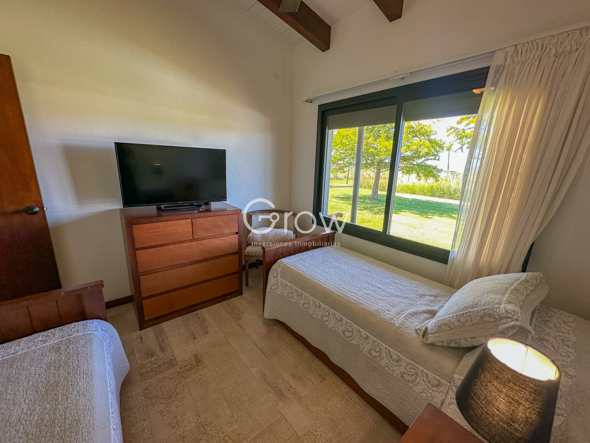 Casa ID.2406 - Hermosa casa en Laguna de los Cisnes. 