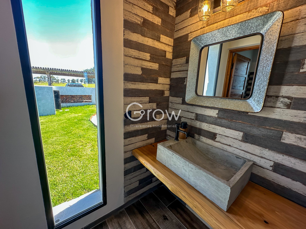 Casa ID.2406 - Hermosa casa en Laguna de los Cisnes. 