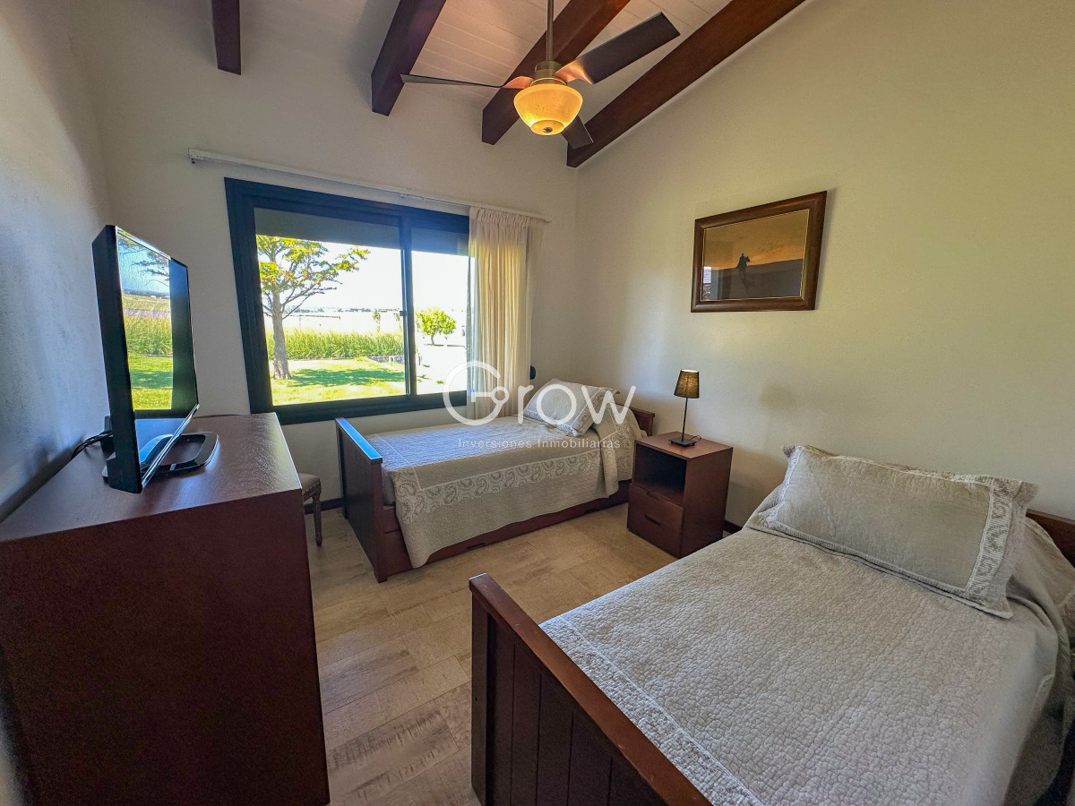 Casa ID.2406 - Hermosa casa en Laguna de los Cisnes. 