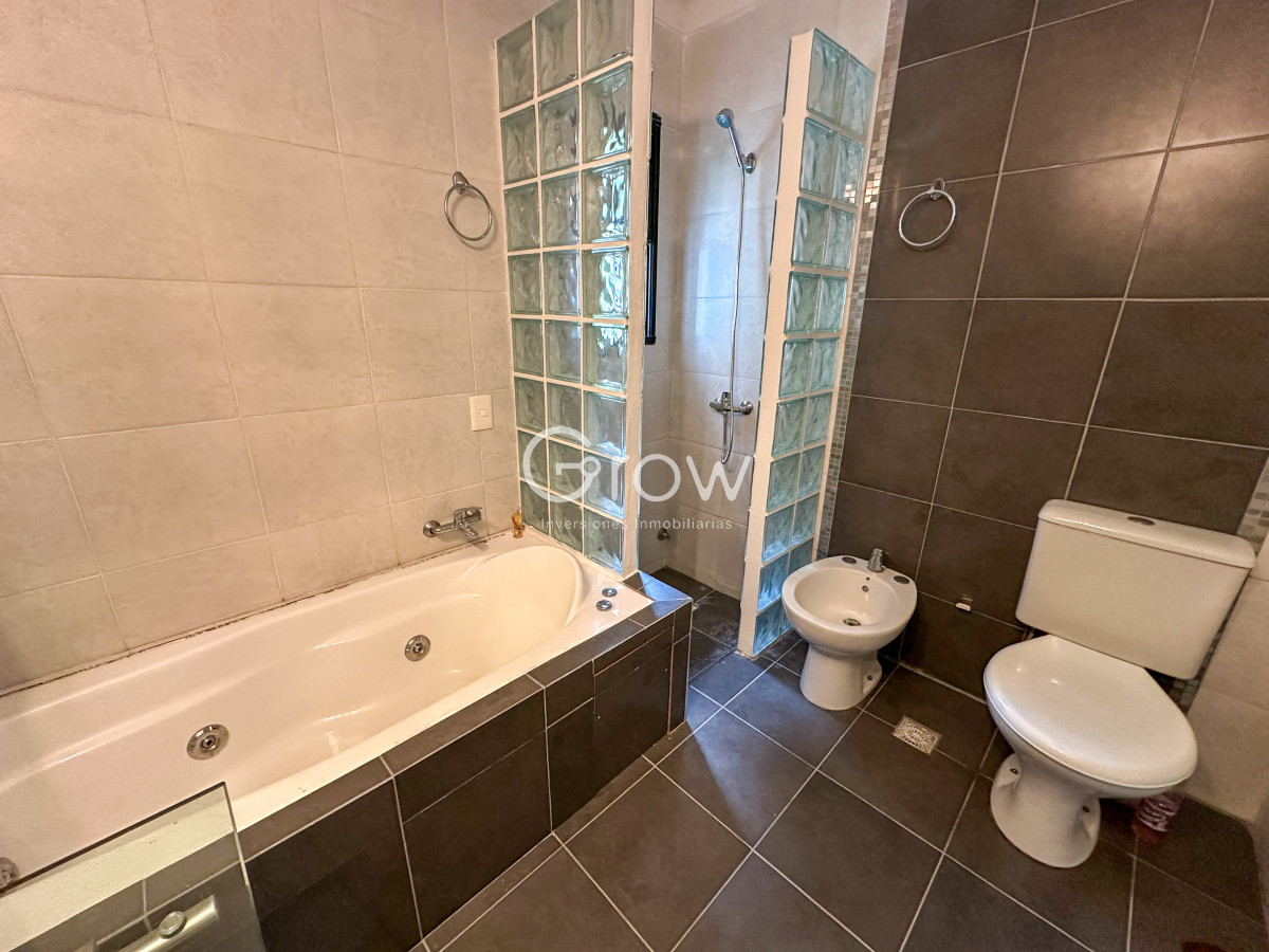 Casa ID.2876 - Hermosa casa en barrio Residencial de Punta del Este a pasos de todo!