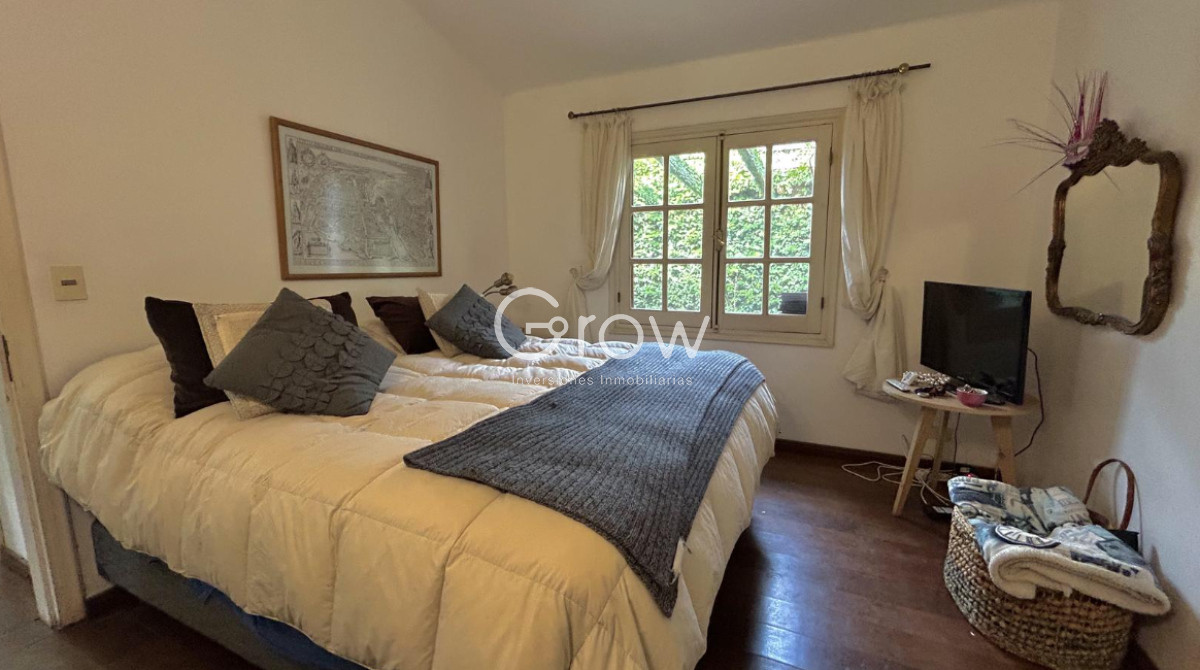 Casa ID.2673 - Hermosa casa en Av Francia Pda 8!